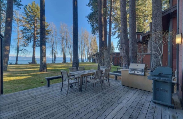 Lakefront|Pool|Pier|Bouys|Pickleball|Walk to town