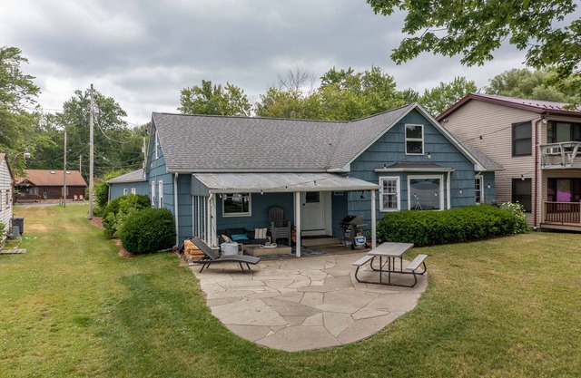 Lakefront Renovated 4BR w/ Dock, Kayaks, Walk to Bemus Point