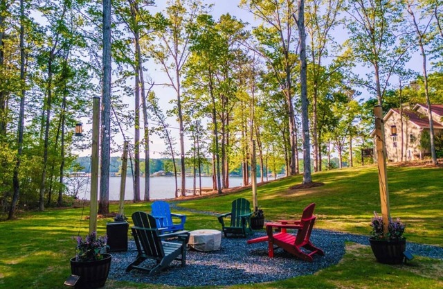Lakefront Retreat/Fully Loaded/2 King Suites/Coffee Bar