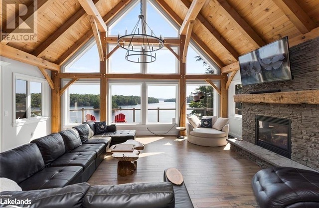 Lakefront Retreat on Lake Joesph