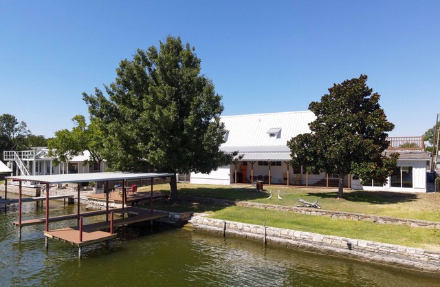 Lakefront Retreat Perfect for Family and Friends