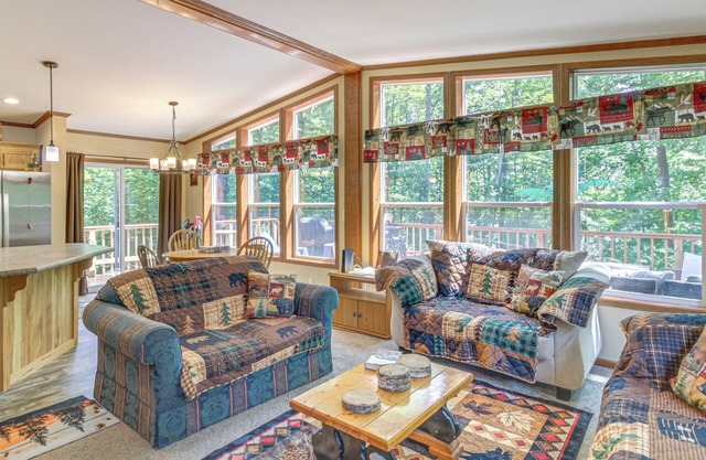 Lakefront Retreat w/ Deck & Dock in Hackensack!