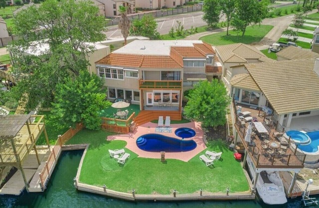 Lakefront Retreat with Pool, Spa, Golf, Fishing, Boat slip, Kayaks & Marina