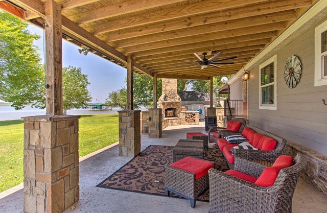 Lakefront Retreat with Pier, Bar Hut and Fireplace!