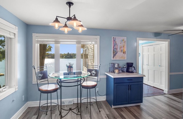 New Lakefront Cottage Rental