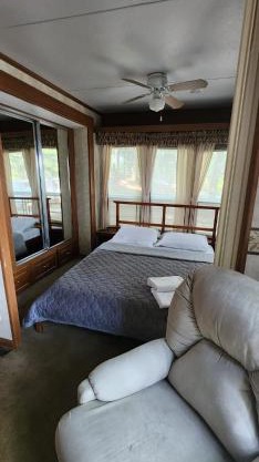 Lakefront RV Cottage in Parry Sound #3