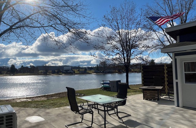 Lakefront Sauna Spa @ Stoneledge Lake Living