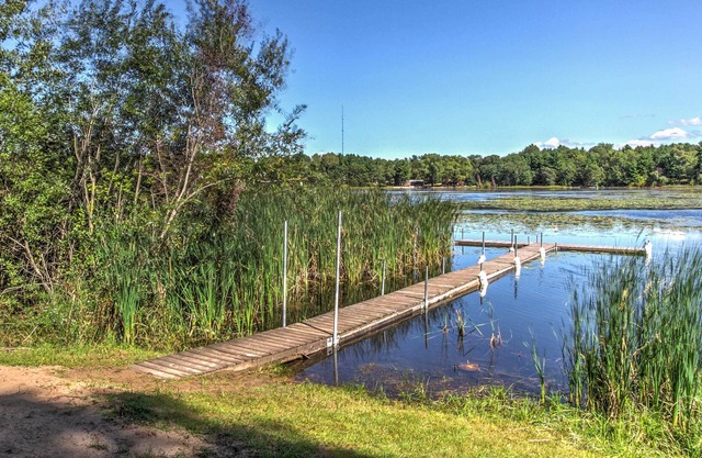 Lakefront Westfield Studio Cabin w / Fire Pit & Dock