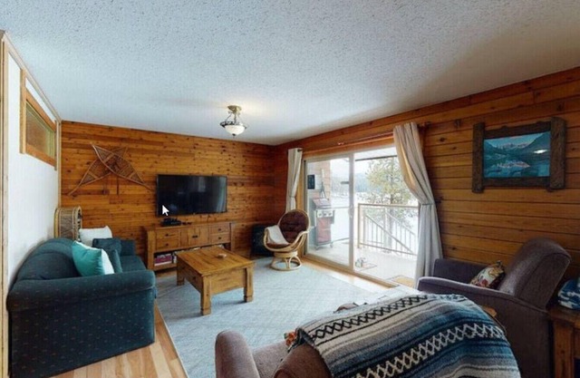 Lakefront Suite w/ Private Hot Tub | Fireplace