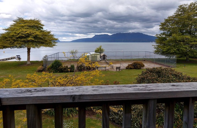 Lakefront Tarawera - Lake Tarawera Holiday Home
