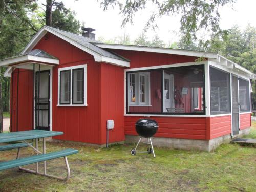 Lakefront! Twin Birch Resort - The Red Laker