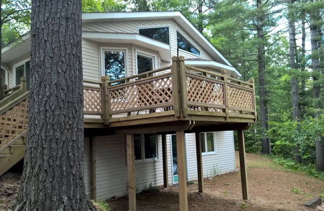 Lakefront Vacation home 2800 Sq/ft. Includes kayaks and canoes
