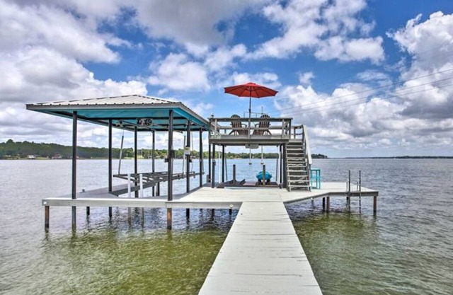 Lakefront w/ Dock, 300mb WIFI, Theater, Arcade