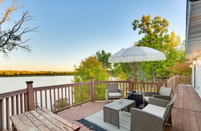 Lakefront Webster Home: Private Boat Dock & Beach!
