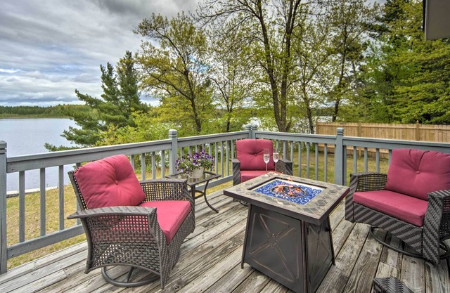 Lakefront Webster Retreat w/ Deck & Fire Pit!