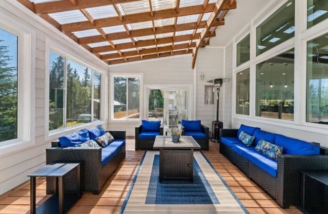 Lakefront with Pool+Private Dock