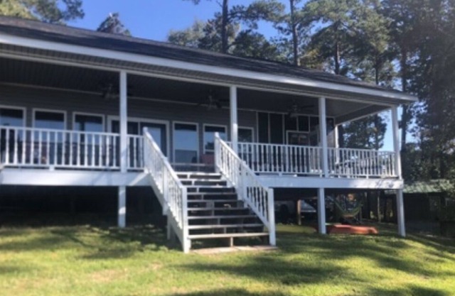 Lakefront with stunning views!