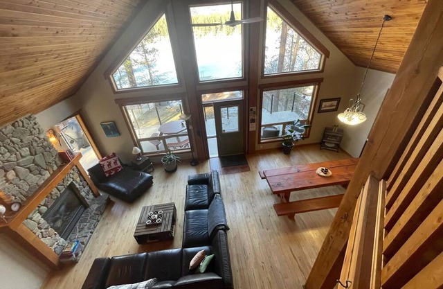 Lakefront with Swim Platform | Hot Tub | Pool Table | Dog Friendly