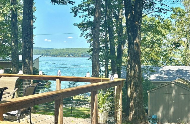 Lakehouse Family Getaway – Modern Comfort on Lake Wallenpaupack with Boat Slip