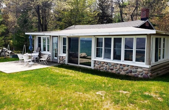 Lakehouse on Lake Huron, Mermaid Coast Cottages