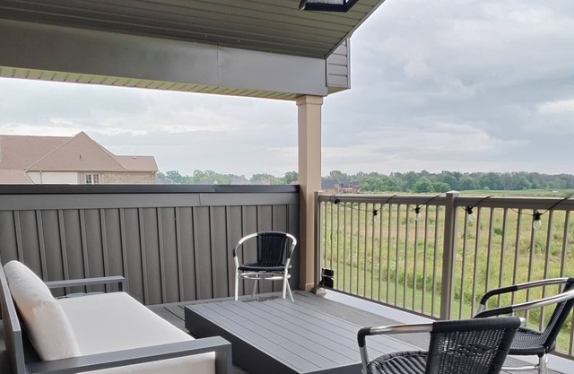Lakehouse retreat on Wellers Bay at the gateway to Prince Edward County