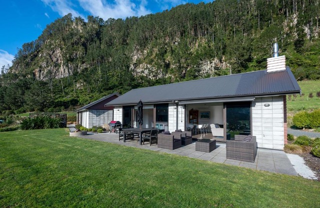 Lakehouse Retreat - Whakamaru Holiday Home