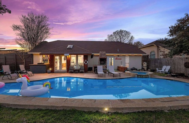 Lakehouse w/ Pool, Spa, & Gameroom