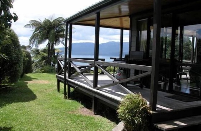 ATRACTIVO LAKEFRONT PROPERTY-THE LAKE HOUSE, para más de 6 personas en camas.