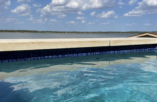 Lakehouse with Pool and Steam Room
