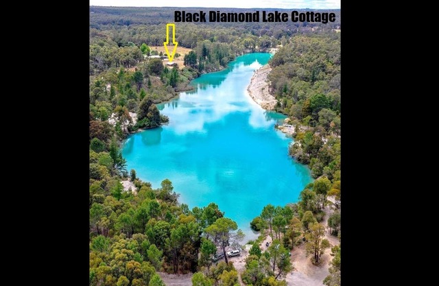 Lakehouse with private lake access and beach