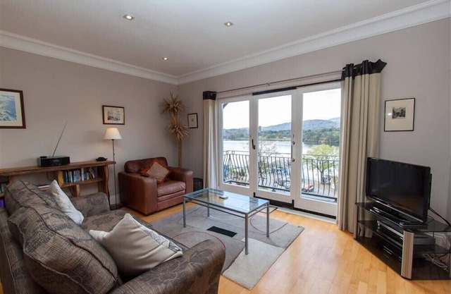 LAKELAND VIEW, romantic, luxury holiday cottage in Ambleside