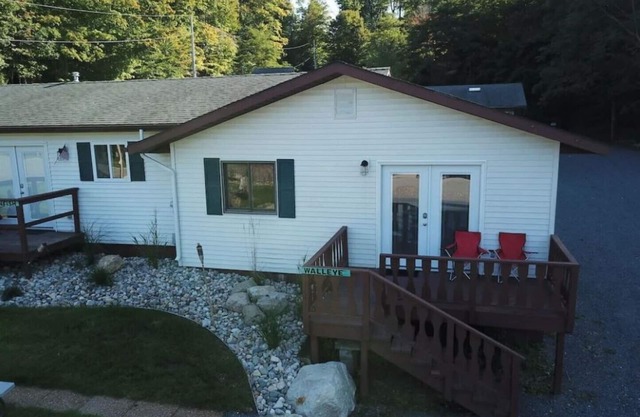 Lakelure Cottages - Walleye