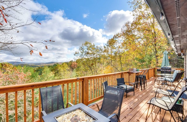 Lakemont Mountain Cabin w/ Game Room & Hot Tub!