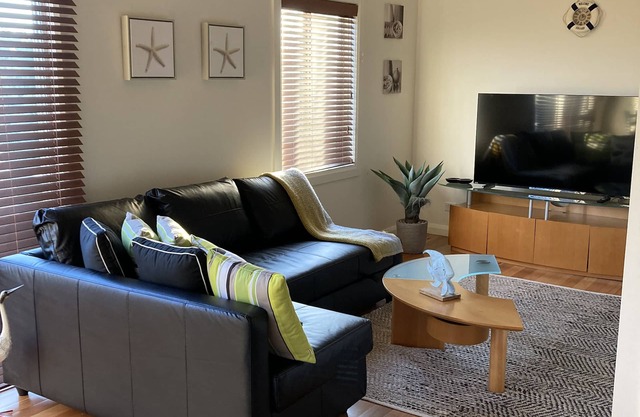 Lakes Hide Away - Relax and Enjoy Lakes Entrance