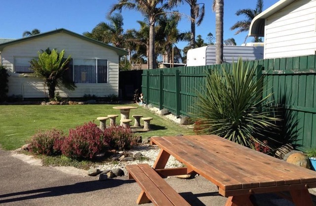 Lakes Jakaranda Holiday Units
