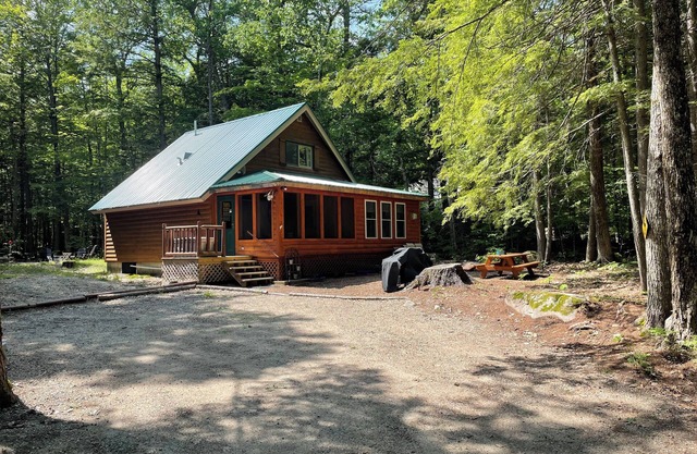 Lakes & Mountain Experience! 4 Seasons Getaway -- 3 Bed Cozy Cabin