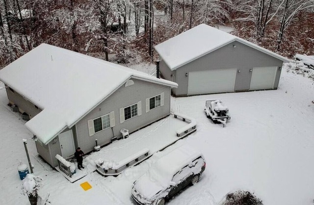 Lakes of the North Secluded Up-North Cabin....Great Year Round Rental Location
