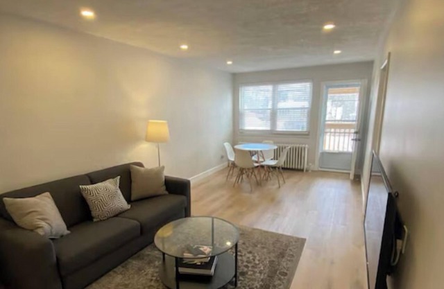Lakeshore 2 Bedroom Apartment in Port Credit, Mississauga.