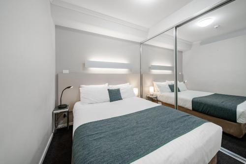 Lakeside 1-Bed with AC, Parking & Balcony