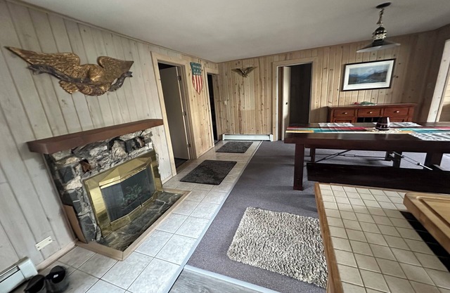Lakeside 2-bedroom lodge in beautiful Cooper Landing with discreet privacy!
