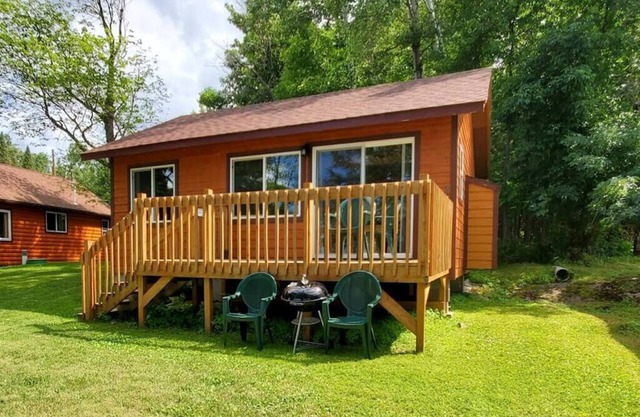Lakeside 2 Bedroom Otter Cabin on Kab
