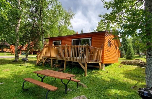 Lakeside 2 Bedroom Pelican Cabin on Kab