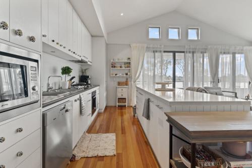 Lakeside 3-Bed Family Home with Amazing Views