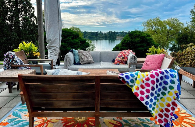 Lakeside 3 bedroom Home in Seattle's Green Lake with optional detached Cottage
