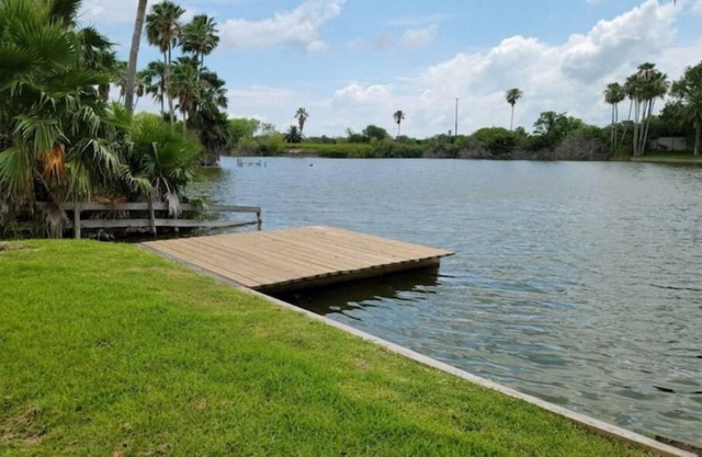 Lakeside A-Frame w/Deck for Fishing-Short Drive to South Padre Island, Space X.