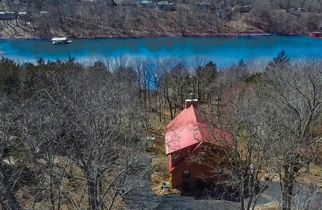 Lakeside Beautiful Cabin with Loft & Balls