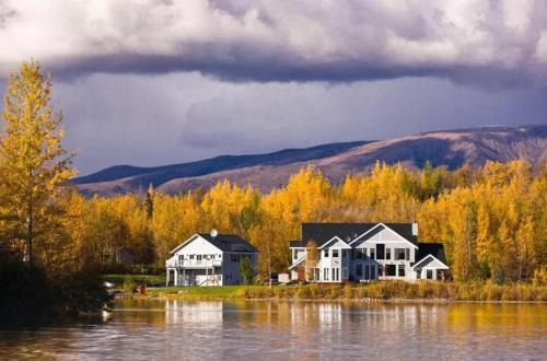 Lakeside Boathouse