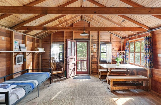 Lakeside Cabin Stay