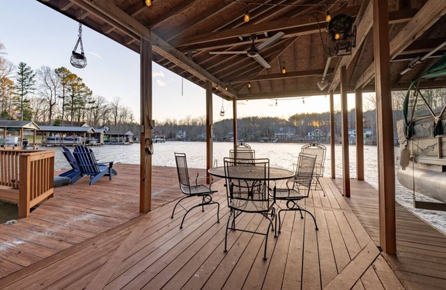 Lakeside Camp | Peaceful & Private Retreat | Spectacular Views