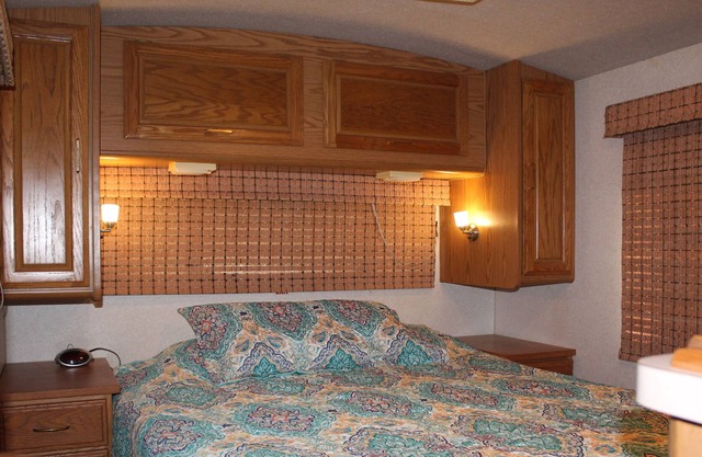 Lakeside Camper Glamping
